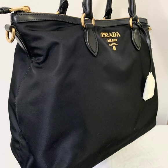 🌺 PRADA nylon leather bag 🌺 ON SALE - Picture 3 of 9